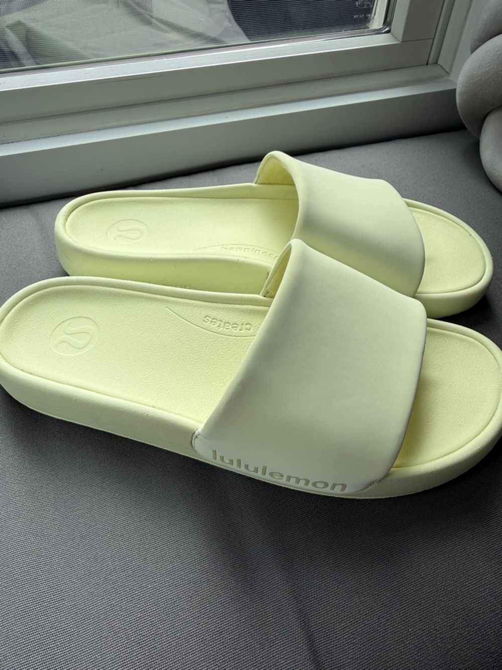 Lululemon Restfeel slides - Picture 4 of 5